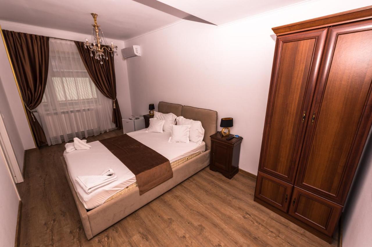 Manea Orsova Faleza Dunarii Exterior foto