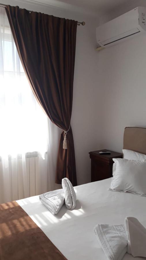 Manea Orsova Faleza Dunarii Exterior foto